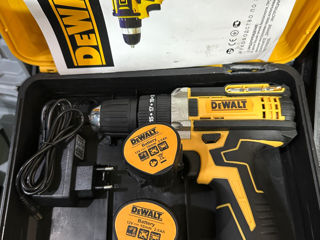 Шуруповерт ударный DeWALT 12V