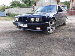 BMW 5 Series foto 1