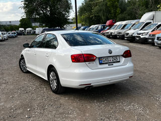 Volkswagen Jetta foto 4