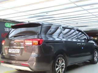 KIA Carnival foto 2