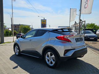 Toyota C-HR foto 2