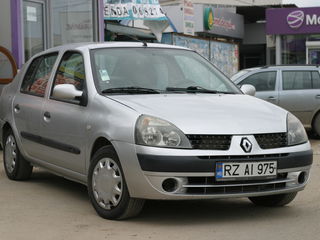 Renault Clio Symbol foto 1