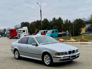 BMW 5 Series foto 2