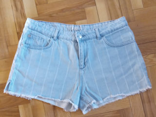 Pantaloni scurti 1)Denim 42. 50 lei2) L/XL 50 lei. 3)XL 50 lei 4) 30 lei