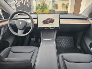 Tesla Model Y foto 7