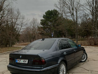 BMW 5 Series foto 3