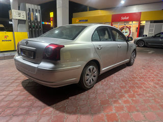 Toyota Avensis foto 4