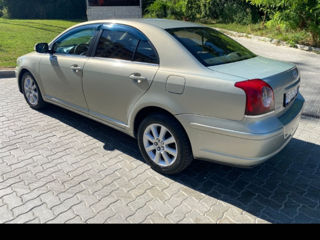 Toyota Avensis foto 3