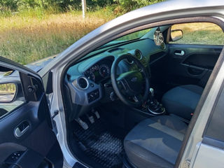 Ford Fiesta foto 6