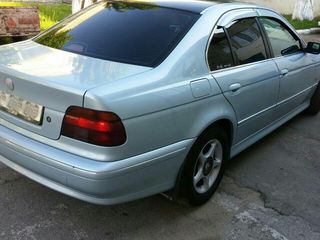 BMW 5 Series foto 3