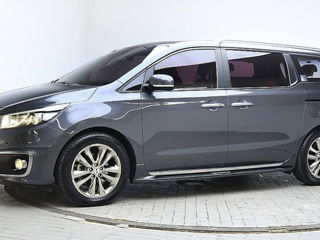 KIA Carnival foto 2