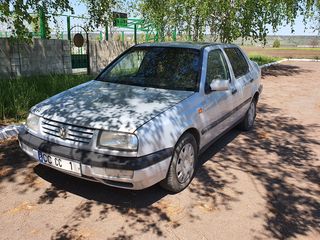 Volkswagen Vento foto 1