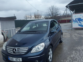 Mercedes B-Class foto 1