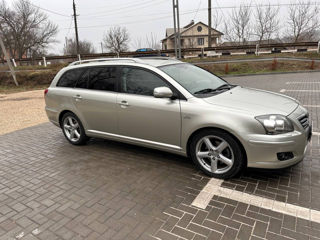 Toyota Avensis foto 3