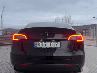 Tesla Model Y foto 2