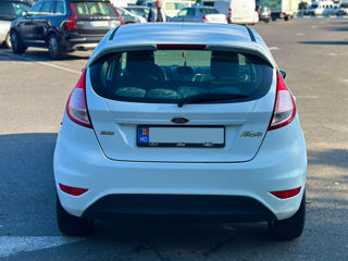 Ford Fiesta foto 6