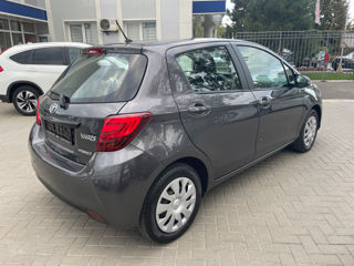 Toyota Yaris фото 3