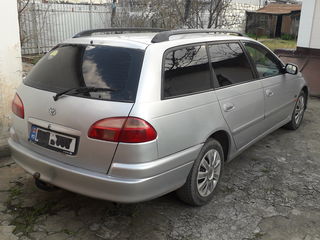 avensis foto 2