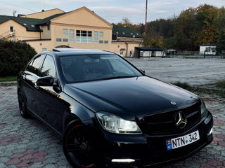 Mercedes C-Class foto 2