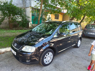 Volkswagen Touran foto 1