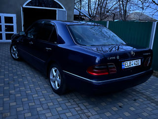 Mercedes E-Class foto 3