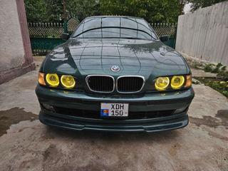 BMW 5 Series foto 10