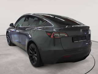 Tesla Model Y foto 2