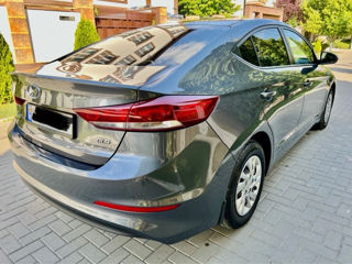 Hyundai Elantra foto 3