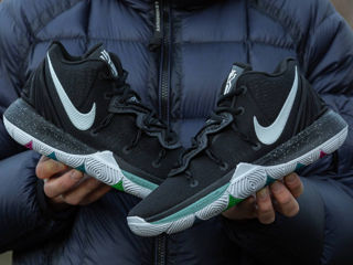 Nike Kyrie 5 EP Black Magic foto 2