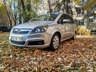 Opel Zafira foto 1