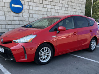 Toyota Prius v