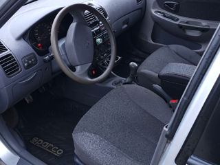 Hyundai Accent foto 8