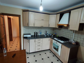 Apartament cu 3 camere, 70 m², Botanica, Chișinău foto 1