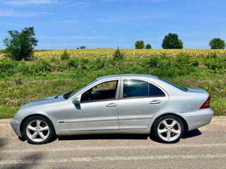 Mercedes C-Class foto 2