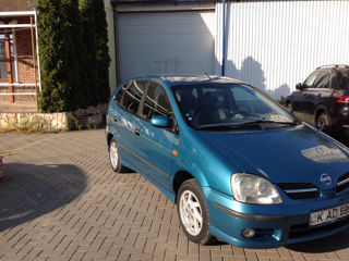 Nissan Almera Tino foto 1