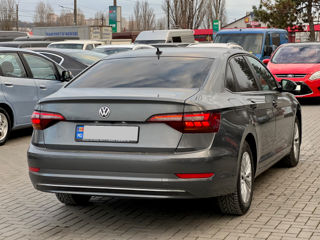 Volkswagen Jetta foto 4