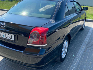 Toyota Avensis foto 2