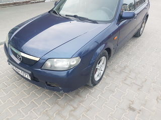 Mazda 323 foto 3