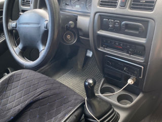 Mazda 323 foto 4