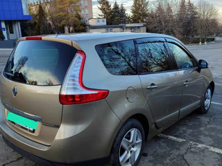 Renault Grand Scenic foto 2