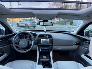 Jaguar XE foto 5