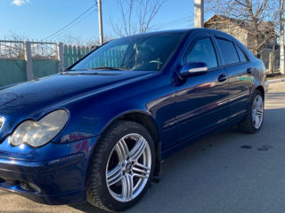 Mercedes C-Class foto 3