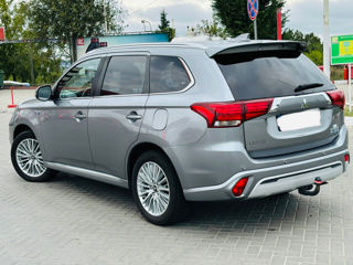 Mitsubishi Outlander foto 2