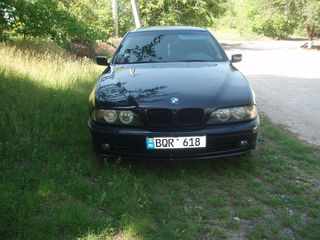 BMW 5 Series foto 1