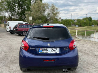 Peugeot 208 foto 6