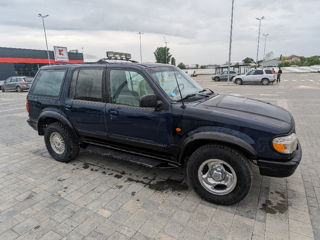 Ford Explorer foto 2