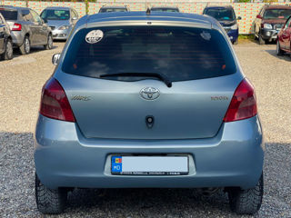 Toyota Yaris foto 8