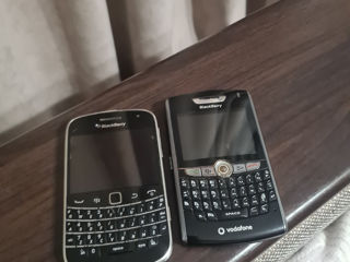 Blackberry 8800 si bolt 9900. 250 lei ambele.