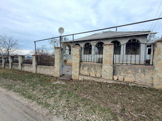 Se vinde casă spațioasă situată la doar 10 km distanță de orașul  bălți ! foto 1