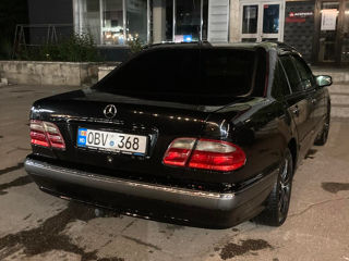 Mercedes E-Class foto 3